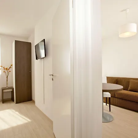 Sejours & Affaires Atlantis 2*
